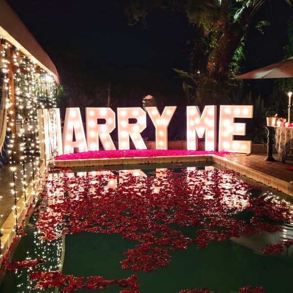 Welten Marry Me Sign