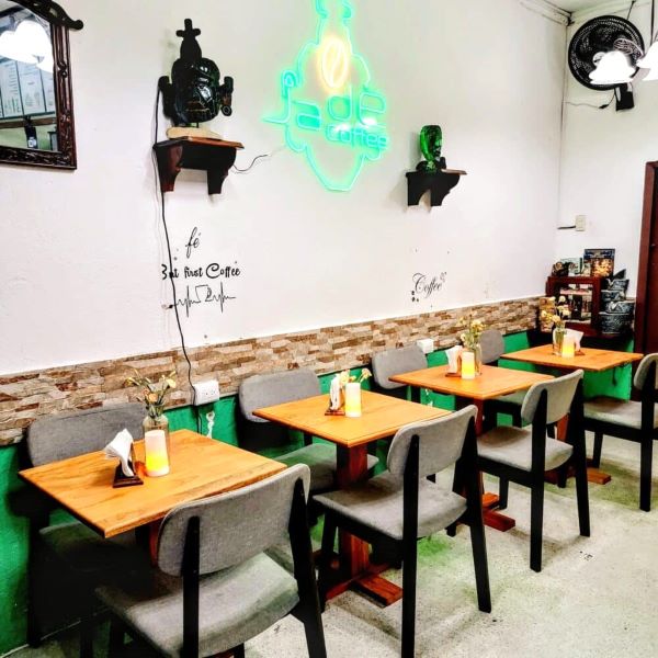 Jade Coffee tables and chairs green neon