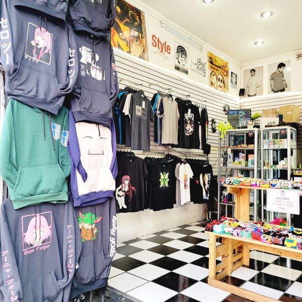 Xao store vapes and clothes