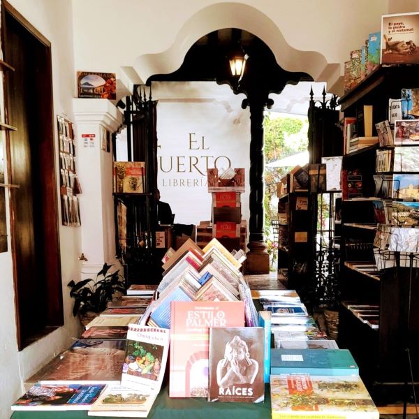 El Tuerto Book shop in old style house