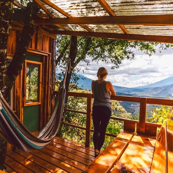 earth lodge-treehouse-encino-balcony