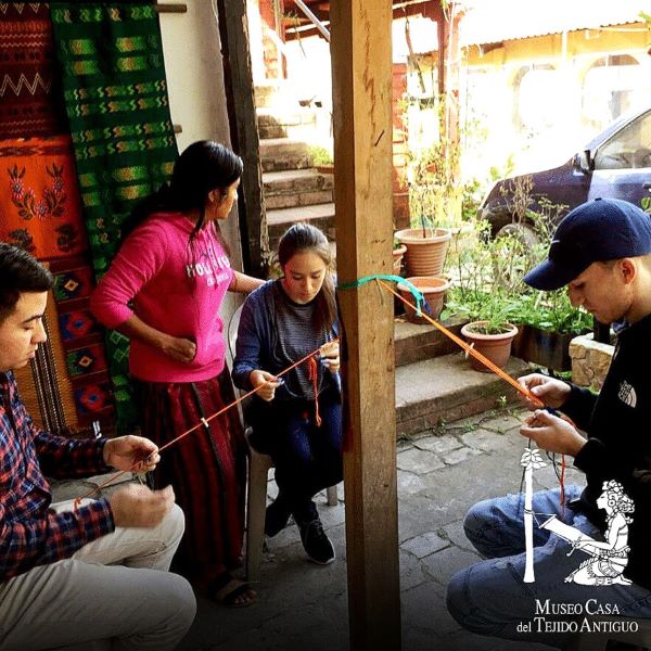 Craft your Bracelet by Casa del Tejido Antigua