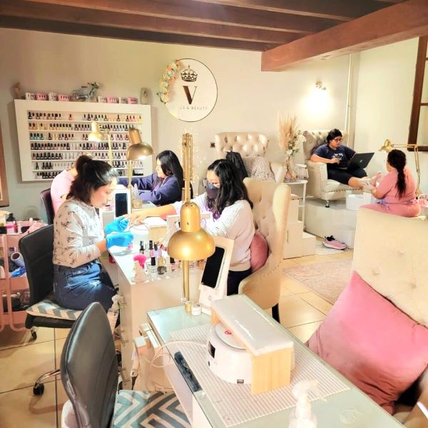 V Nails Beauty Salon